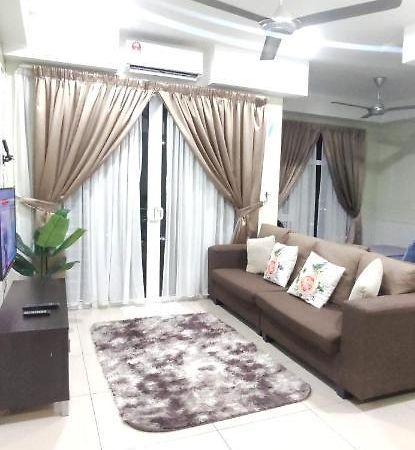 Dperdana -Dinies Pool,Wifi, Centre Of Kota Bharu, 4-5 Pax Apartment Exterior photo