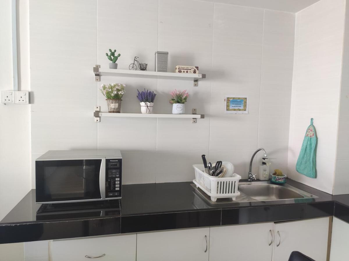 Dperdana -Dinies Pool,Wifi, Centre Of Kota Bharu, 4-5 Pax Apartment Exterior photo
