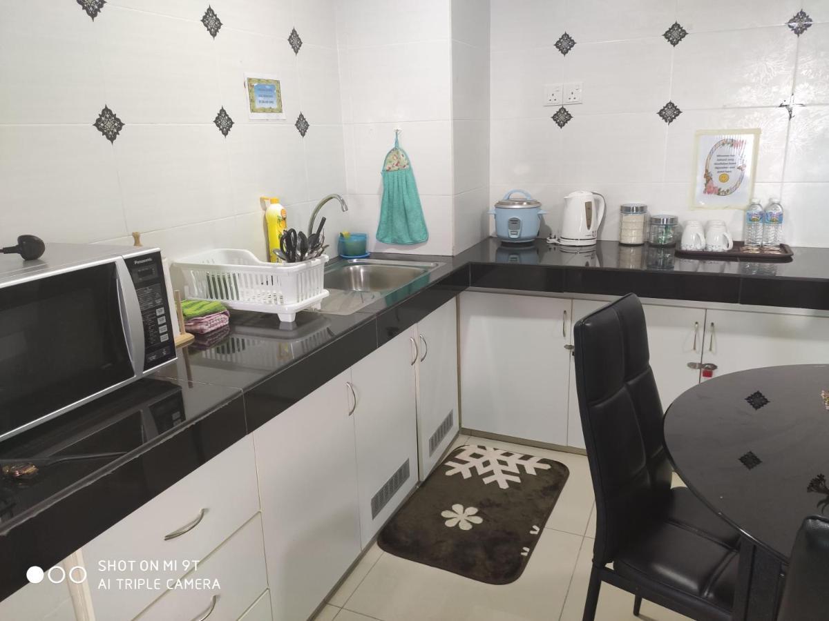 Dperdana -Dinies Pool,Wifi, Centre Of Kota Bharu, 4-5 Pax Apartment Exterior photo