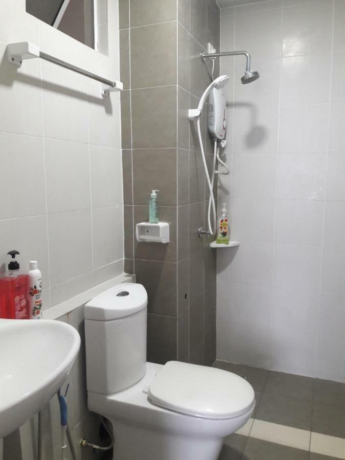 Dperdana -Dinies Pool,Wifi, Centre Of Kota Bharu, 4-5 Pax Apartment Exterior photo