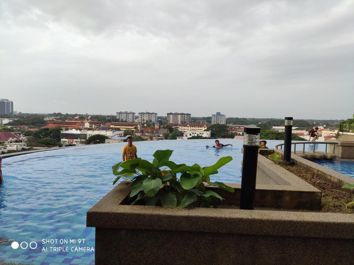 Dperdana -Dinies Pool,Wifi, Centre Of Kota Bharu, 4-5 Pax Apartment Exterior photo