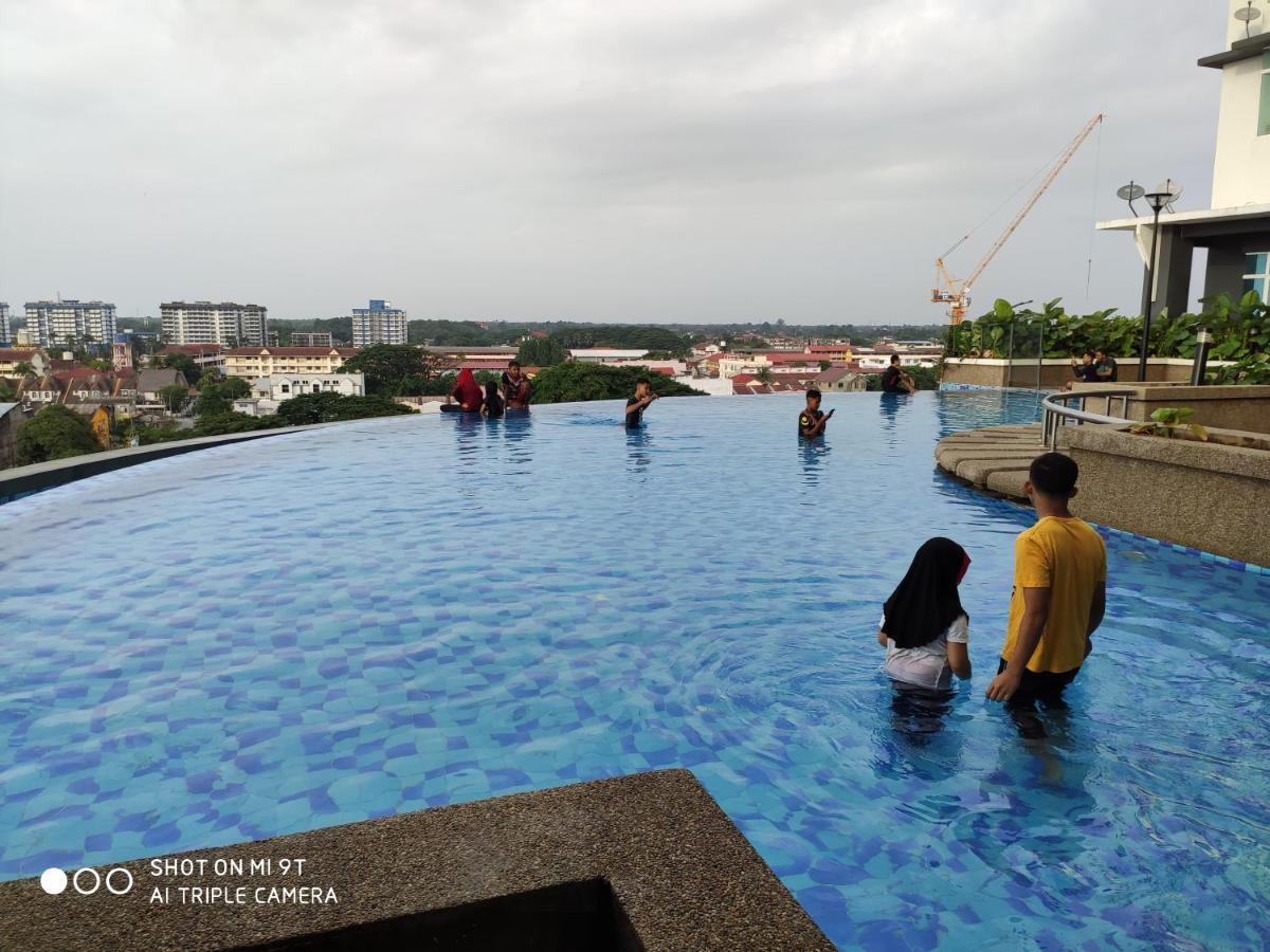 Dperdana -Dinies Pool,Wifi, Centre Of Kota Bharu, 4-5 Pax Apartment Exterior photo